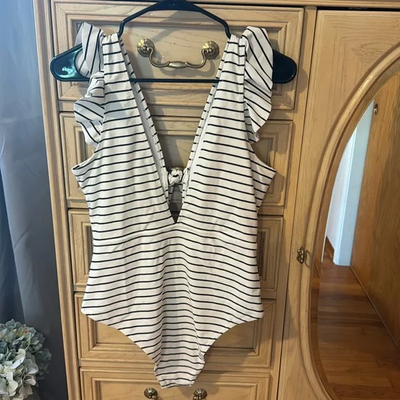 Cupshe White and Black Stripe Ruffle One Piece Swimsuit - Picture 11 of 15